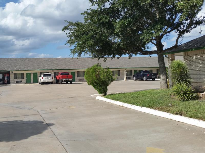 Garden Inn & Suites Hebbronville Экстерьер фото