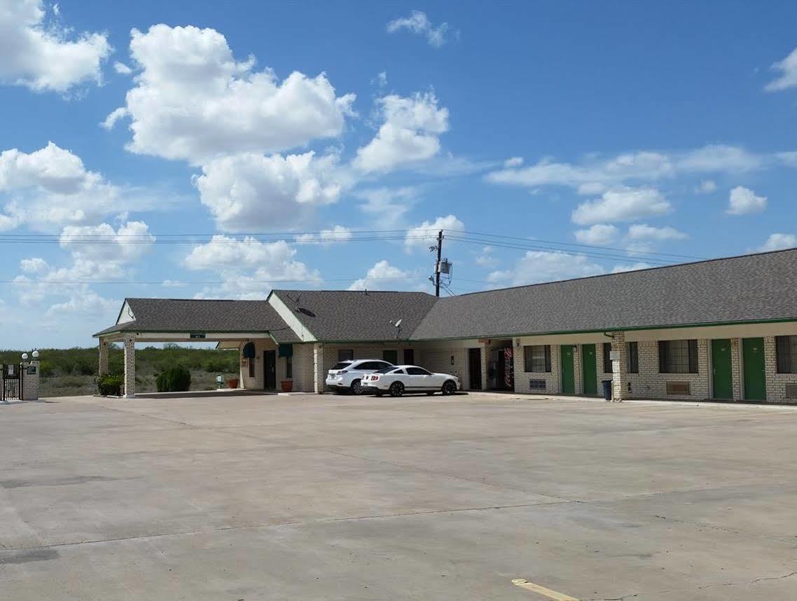 Garden Inn & Suites Hebbronville Экстерьер фото